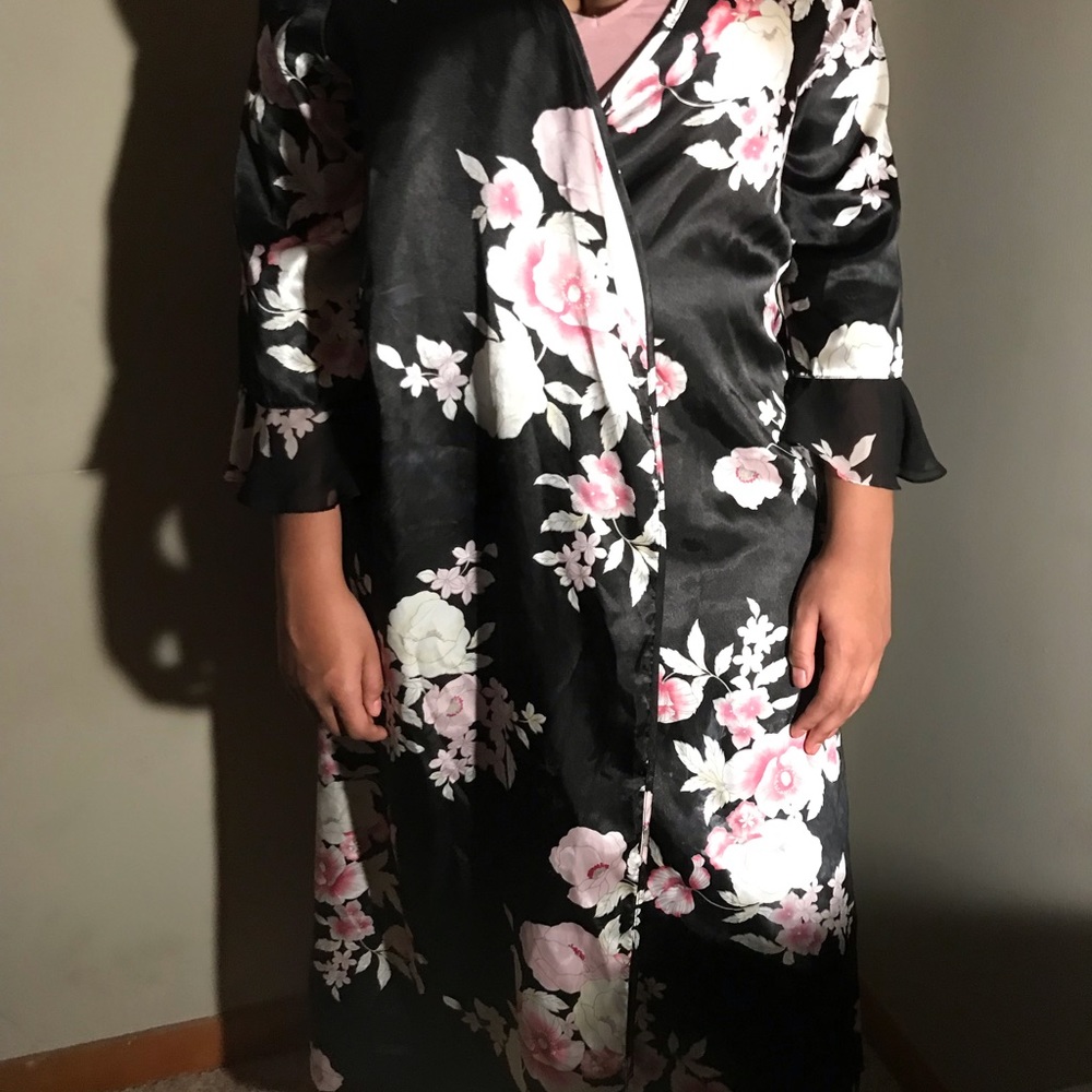 Thrifted Satin Robe - Picture 2 of 4